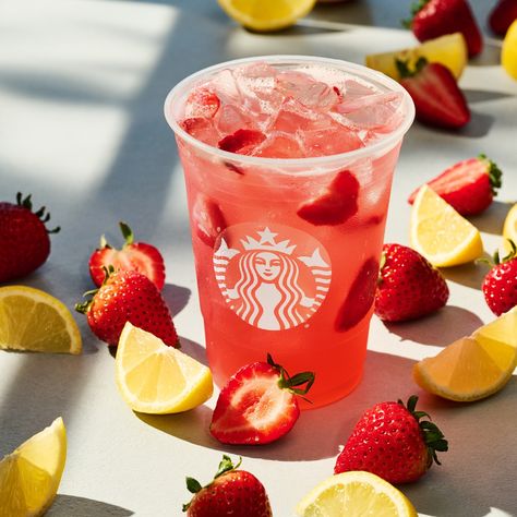 Starbucks (@starbucks) • Instagram photos and videos Cookout Tray, Strawberry Açaí Lemonade, Starbucks Lunch, Crispy Grilled Cheese, Starbucks Strawberry, American Fast Food, Avocado Spread, Long Lunch, Chicken Menu