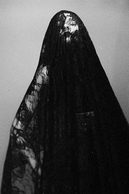 Gothic Style Women, Veil Editorial, Ravens Aesthetic, Veil Mask, Gothic Portrait, Black Lace Veil, Winter Goddess, Veil Inspiration, Erwin Olaf