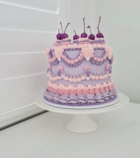 Purple And Pink Vintage Cake, Purple Lambeth Cake, Lilac Vintage Cake, Vintage Style Cake Birthday, Lavender Vintage Cake, Pastel Vintage Cake, Lambeth Style Cakes, Pink And Lavender Cake, 4 Inch Cake Designs