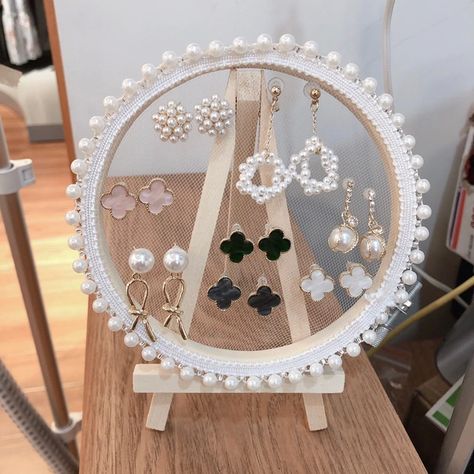 Wooden Embroidery, White Lace Fabric, Earring Display Stands, Diy Jewelry Display, Wooden Embroidery Hoops, Felt Fairy, Jewelry Organizer Diy, Earring Stand, Earring Organizer