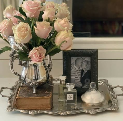 Decorating Silver Trays, Silver Teapot With Flowers, Styling Trays Vignettes, Silver Tea Set Decor Ideas, What To Do With Old Silver Trays, Old Silver Trays Ideas, Vintage Silver Plate Decor, Vintage Trays Decor, Silver Tray Styling