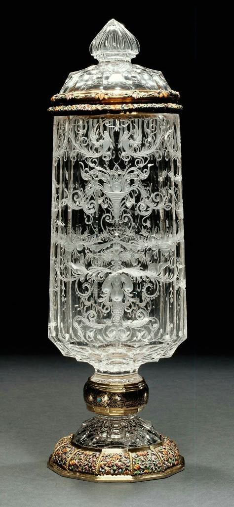 LARGE ENGRAVED ROCK CRYSTAL CUP WITH TENDRIL DECORATION around 1654, artist: Dionysio Miseroni. Glass Engraving, Stones Diy, Bernard Shaw, Antique Glassware, Crystal Glassware, Gorgeous Glass, Crystal Art, Glass Art Sculpture, Etched Glass