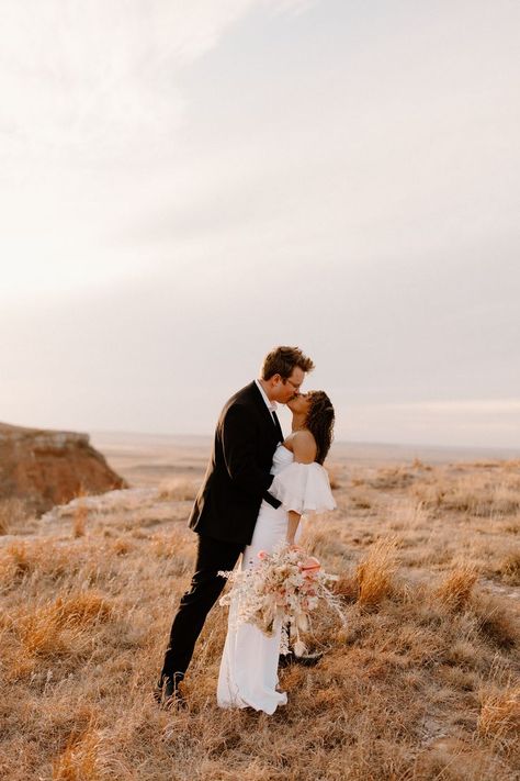 Salt Plains Oklahoma Photoshoot, Gloss Mountain State Park Oklahoma, Gloss Mountains Oklahoma, Arkansas Elopement, Moab Wedding Photography, Southern Utah Wedding Photography, Western Themed Wedding, Elopement Styling, Desert Vibes