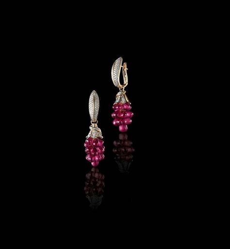 Farah Khan for Tanishq ruby earrings with diamonds set in yellow gold. Tanishq Jewellery, Earrings With Diamonds, Gold Jewelry Earrings, Jewelry Design Earrings, Gold Earrings Designs, Ruby Earrings, Gold Necklace Designs, Gold Jewelry Indian, Small Earrings