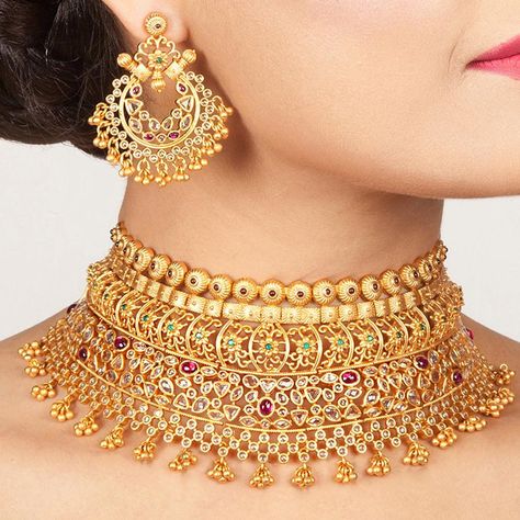 Antique Choker, Choker Necklace Designs, Gold Jewelry Outfits, Choker Designs, Gold Necklace Indian Bridal Jewelry, Jewelry Set Design, Jewellery Indian, Bridal Fashion Jewelry, Indian Jewelry Sets