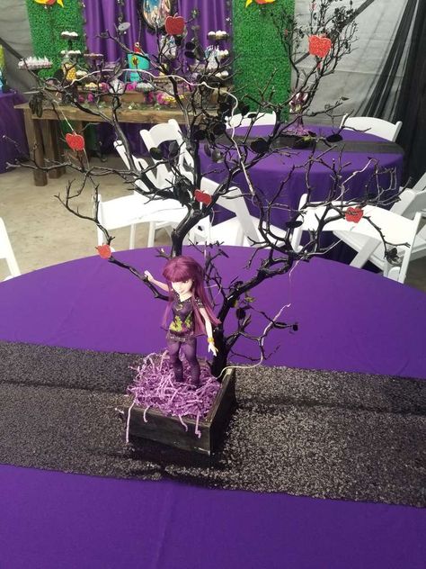 Descendants Table Decor, Decendents Party, 2 Birthday Party Ideas, Descendants Party Ideas Birthdays, Disney Villain Party, Disney Descendants Party, 2 Birthday Party, Villains Party, Descendants Party