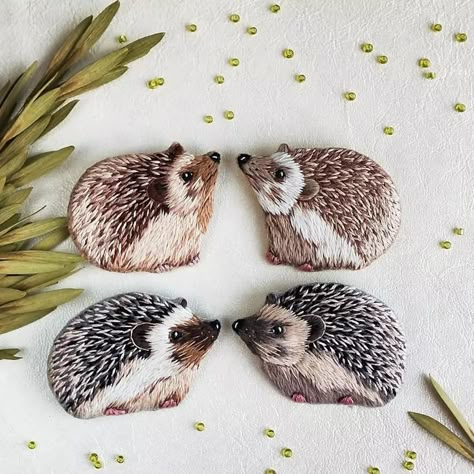 Embroidery Hedgehog Simple, Embroidery Hedgehog, Embroidered Hedgehog, Hedgehog Embroidery, Needle Painting, Miniature Embroidery, Craft Clay, Basic Embroidery Stitches, Hand Embroidery Projects