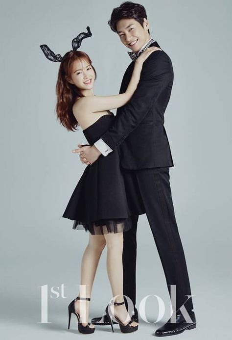 Kim Young Kwang and Park Bo Young Beaming with Couple Cuteness in 1st Look Pictorial - A Koala's Playground Figure Poses Couple, Kim Young Kwang, Korean Couple Photoshoot, Park Hae Jin, Yoo Ah In, Park Bo Young, Ulzzang Couple, Hyun Bin, Korean Couple