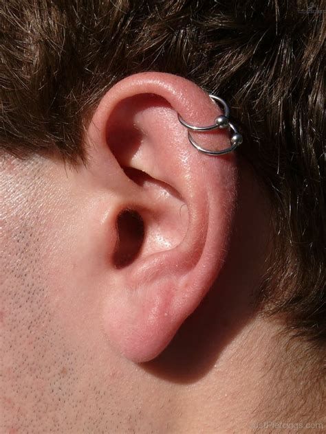 Cartilage Piercing Men, Men's Piercings Ears, Wolf Outfit, Guys Ear Piercings, Double Helix Piercing, Men's Piercings, Double Cartilage Piercing, Types Of Ear Piercings, Ear Piercings Helix