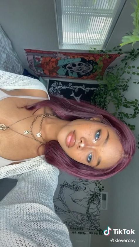 Pelo Color Vino, Wine Red Hair, Wine Hair, Red Hair Inspo, Ginger Hair Color, Faux Locs Hairstyles, Dyed Hair Inspiration, Clean Girl Aesthetic, Hair Dye Colors