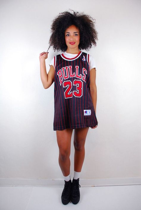 Styling A Jersey, Nba Jersey Outfit, Jersey Dress Outfit, Basketball Jersey Outfit, Basketball Outfits, Basketball Outfit, Basketball Game Outfit, 80s Basketball, Sports Quotes Motivational