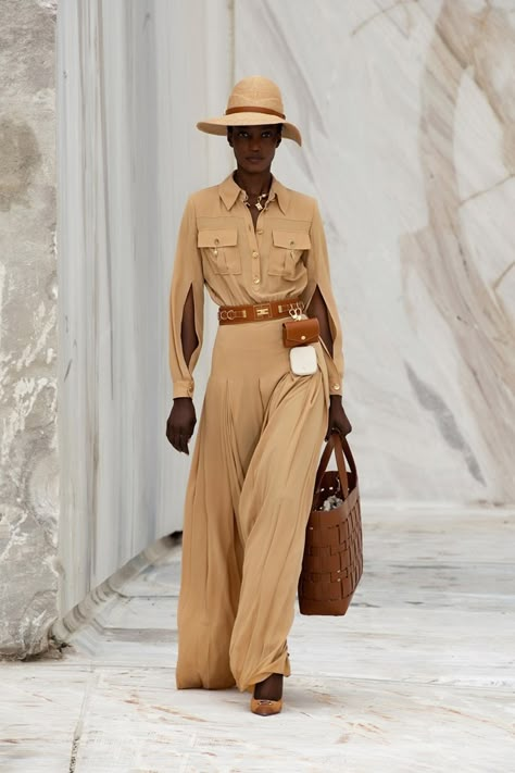 Elisabetta Franchi Spring Summer 2022 Fashion Show Safari Outfits, 2022 Fashion Show, Shirt Style Tops, Dark Autumn, Milano Fashion Week, Safari Style, Spring Summer 2022, 2022 Fashion, Maxi Shirt Dress