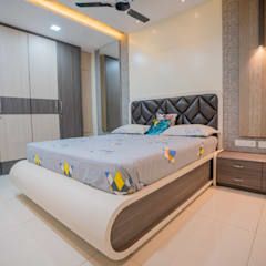 Luxurious bedroom designed by nabh design & associates nabh design & associates modern style bedroom silver/gold white | homify Ply Bed Design, Plywood Bed Designs, Modern Windows And Doors, Luxurious Bedroom Design, Bad Room Design, Wardrobe Interior, Beautiful Bedroom Decor, Modern Style Bedroom, Home Door Design