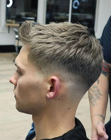 Short Textured Quiff Easy To Style Mens Haircut #menshaircut Textured Quiff, Short Textured Haircuts, Quiff Haircut, Boy Haircuts Short, Low Fade Haircut, Textured Haircut, Tapered Haircut, Men's Short Hair, Mens Haircut