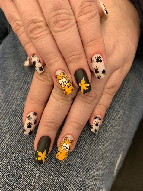 Garfield Nails Art, Garfield Nails, Uñas Aesthetic, Inspired Clothes, Halloween Nail Designs, Halloween Nail, Halloween Nails, Cute Nails, Nail Ideas