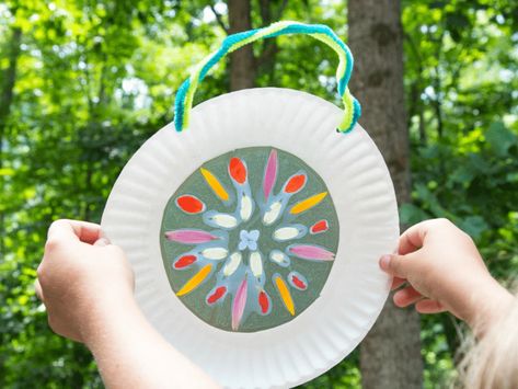 Snowflakes For Kids, Summer Crafts For Toddlers, Spring Flower Crafts, Flower Suncatcher, Suncatcher Craft, Spring Crafts For Kids, Easy Arts And Crafts, Preschool Art Activities, Paper Plate Crafts