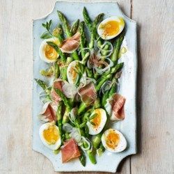 Asparagus Salad with Eggs & Jambon de Bayonne - EatingWell.com Salad With Eggs, Basque Region, Asparagus Salad Recipe, Healthy Easter Recipes, Sommer Mad, Asparagus Salad, Asparagus Recipe, Egg Salad, Ground Pepper