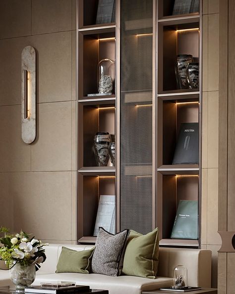 Adding built-in shelves to your living room is a great way to not only keep your space organized and neat but also to add some style. These shelves can be customized to match any type of living room, from traditional to modern, and can be used to display decorations or hide away clutter. You can either build the shelves yourself or hire someone to do it for you, and they can be designed to include open shelves, cabinets, or a combination of both, depending on your needs and preferences. 🤍 Built In Display Cabinet Living Room, Built In Display Cabinet, Display Cabinet Living Room, Living Room Niche, Nj House, Modern Home Offices, Cabinet Living Room, Space Organizer, Built In Shelves