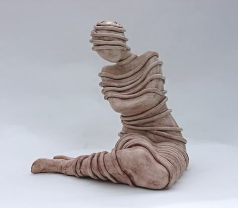 Coil Pottery, Sculpture Art Clay, Ceramic Art Sculpture, Sculptures Céramiques, Ceramic Figures, Pottery Sculpture, Sculpture Ideas, Ceramics Projects, Clay Figures