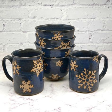 Winter Mugs Ceramic, Winter Mugs, Pottery Sgraffito, Ceramics Cups, Christmas Pottery, Fish Lure, Pottery Christmas, Winter Mug, Winter Aesthetics