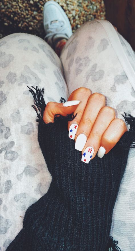 Cute Nail Ideas 4th Of July, 4th Of July White Nails, Red White And Blue Nails Square, White Nails With Red And Blue Stars, Fourth Of July Nails Coffin Shape, Short Red White And Blue Nails, Red White And Blue Star Nails, 4th Nails Design, American Nails Acrylic