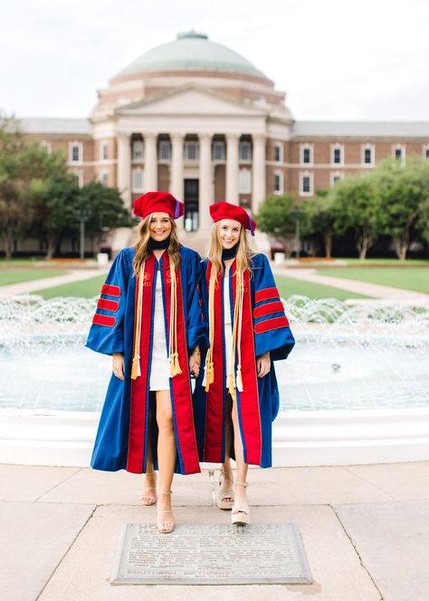 Southern Methodist University graduation portriats. School of Law graduation Smu Graduation, Law Graduation, Academic Regalia, Law School Prep, Grad Poses, School Of Law, Law School Graduation, Southern Methodist University, Graduation Poses