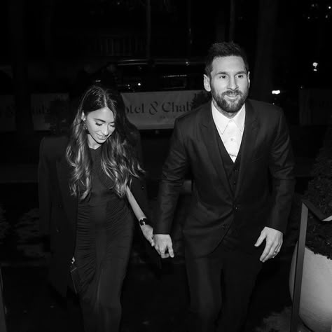 Messi Icons, Messi Life, Pfp Instagram Funny, Antonella Messi, Argentina Messi, Messi Wallpapers, ماثيو ماكونهي, Antonella Roccuzzo, Messi Vs