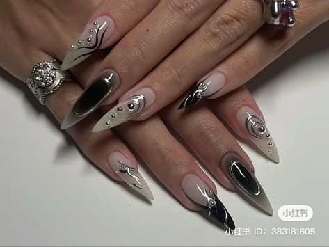 Nails Ideas Summer 2023, Pink Trendy Nails, Nails Ideas Summer, Nail Art Design 2023, Black Silver Nails, Black Chrome Nails, Tree Nail Art, Silver Nail Designs, 2023 Pink