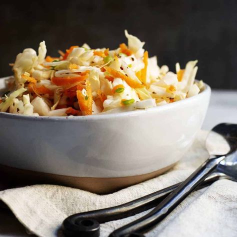 Curtido (Salvadoran Spicy Slaw) Papusa Recipe, Popusas Recipe, Curtido Recipe, Pupusa Recipe, Spicy Slaw, El Salvador Food, Salvadoran Food, Salvadorian Food, Fermented Cabbage