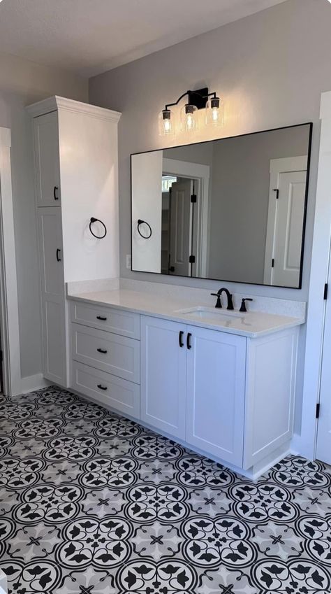 Closet Redesign, Bathroom Tower, Bathroom 2024, Small Full Bathroom, Bathroom Redecorating, Full Bathroom Remodel, Bathroom Vanity Designs, Best Bathroom Vanities, Bathroom Remodel Pictures