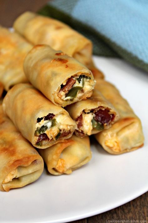 Mini Jalapeno Popper Egg Rolls - Love to be in the Kitchen Jalapeno Popper Egg Rolls, Egg Roll Ingredients, Egg Rolls Recipe, Crowd Pleasing Appetizers, Egg Roll Recipes, Jalapeno Popper, Best Appetizer Recipes, Appetizers Easy Finger Food, Game Day Snacks