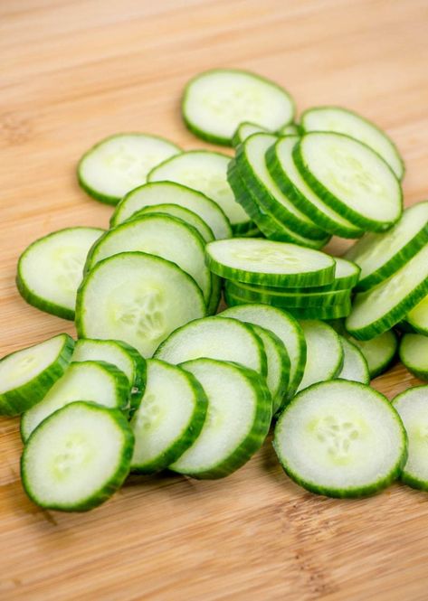 Cucumber Salad Video, Vinegar Cucumber Salad, 21 Day Fix Salad, Senior Year Activities, Recipes For Healthy Skin, Salad Base, Chemistry Practical, Vinegar Cucumbers, Salad Video