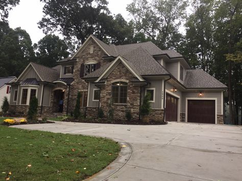 Brick House In The Woods, Rich Neighborhood Houses, Large Suburban House Exterior, Dark Suburban House, Mansion Suburban, Family Homes Exterior, Suburban House Aesthetic, Nice House Exterior, Large Suburban House