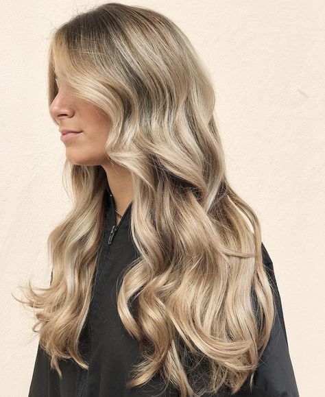 3,765 Followers, 726 Following, 1,132 Posts - See Instagram photos and videos from Avant Garde Salon & Spa (@aghairsalonandspa) Balayage Partial, Full Balayage, Partial Balayage, Mermaid Hair Color, Balayage Hair Color, Types Of Hair, Beige Blonde, Hair Color Techniques, Professional Hairstylist