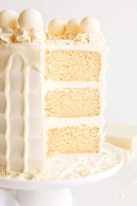 Vegan White Chocolate Cake, White Chocolate Vanilla Cake, White Chocolate Layer Cake, Vanilla Drip Cake, White Chocolate Cake Recipe, Lindt White Chocolate, Chocolate Icing Recipes, White Chocolate Icing, Recipes Using Cake Mix