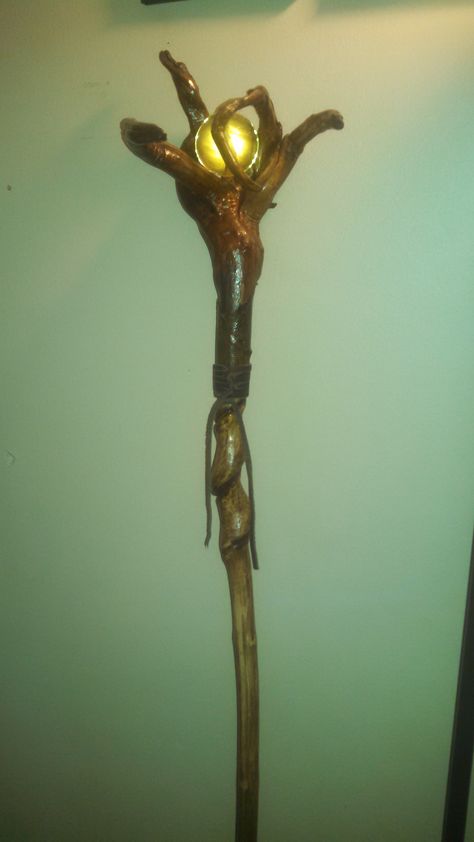 Gnarly root system makes for great wizard staffs :P Diy Wizard Staff, Toad Wizard, Steampunk Wizard, Steampunk Cane, Wizard Outfit, Wizard Staff, Wooden Staff, Nature Witch, Moon Drop