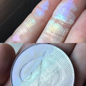 SUSPIRIA www.Devinah.com Holographic Highlighter, Ideas For Makeup, Holographic Makeup, Makeup Tumblr, Glow Skin, Makeup Forever, Makeup Geek, Makeup Goals, Makeup Shop