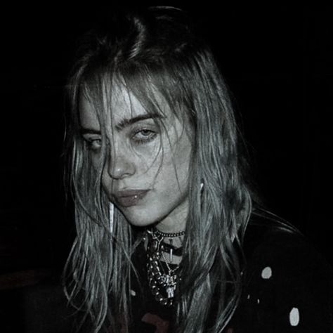 Billie Eilish Pfp Icon Dark, Billie Eilish Sadcore, Billie Eilish Dark Hair, Bille Elish, Dark Grunge Aesthetic, Phone Wallpapers Vintage, Face Aesthetic, Anime Soul, Black Liner