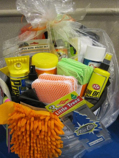 Car Wash Kit Basket - I want this with defroster spray, sponges, tire shine, amourall for the interior...maybe a dust buster! Car Stuff Gift Basket, Car Care Gift Basket Ideas, Car Wash Basket Ideas, Car Wash Gift Basket Ideas, Car Care Gift Basket, Car Care Basket, Car Gift Basket, Bingo Prizes, Car Basket