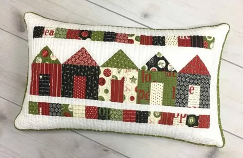 Pillow Cases Tutorials, Cushion Ideas, Snowflake Quilt, Make A Pillow, Christmas Quilt Blocks, Christmas Patchwork, Christmas Sewing Projects, Cozy Christmas Decor, Pillow Tutorial