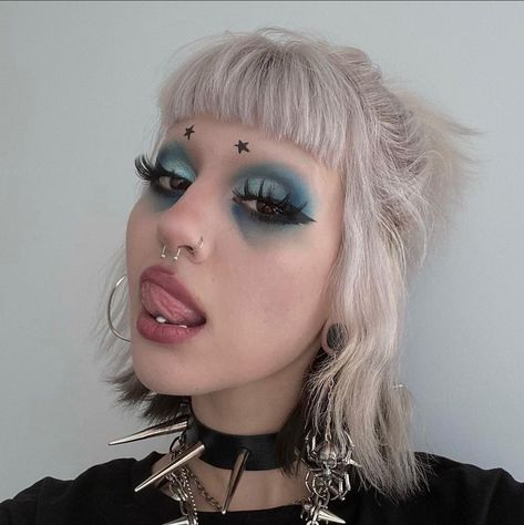 Dot Eyebrows, No Eyebrows Makeup Look, Appearance Aesthetic, Funky Makeup, Punk Makeup, Modern Mullet, Big Forehead, Alternative Makeup, Dope Makeup