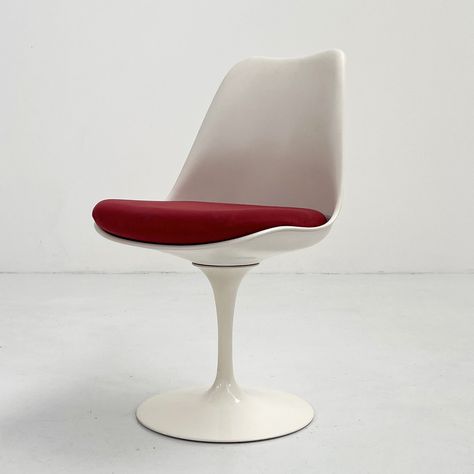 Listed on VNTG.com: Swivel Tulip Dining Chair by Eero Saarinen for Knoll, 1960s | #vntg #vintage Saarinen Tulip Chair, Eero Saarinen Tulip Chair, Tulip Chair Saarinen, Tulip Armchair, Tulip Chair, Eero Saarinen, City Furniture, Table Storage, Swivel Chair