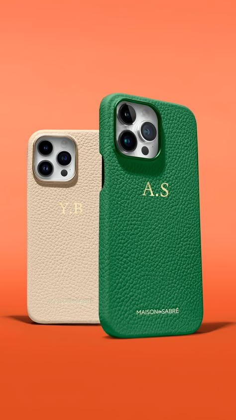 phone case shooting inspo Phone Product Photography, Iphone Wallpaper Collage, Ig Graphics, Redmi A3, Side Pose, Mockup Background, Beard Hat, Wallpaper Collage, Iphone Style