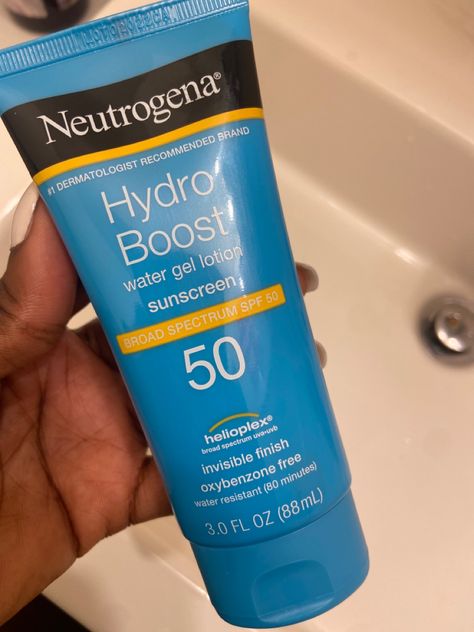 Black girl sunscreen. Sunscreen for dark skin. Sunscreen. Best sunscreen. Hydroboost Neutrogena Sunscreen, Sunscreen Neutrogena, Sunscreen Aesthetic, 70 Aesthetic, Neutrogena Sunscreen, Winter Wishlist, Gel Sunscreen, Sephora Skin Care, Face Products