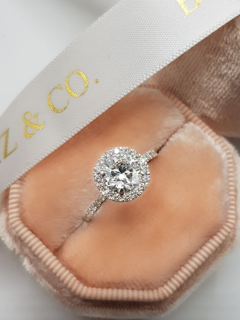 Round Diamond Engagement Rings 1.5 Carat, Diamond Ring With Halo Round, Engagement Rings Round 1 Carat, 1 Ct Round Engagement Ring Halo, Circle Halo Engagement Ring With Band Wedding Set, Halo Circle Engagement Ring, Round With Halo Engagement Ring, Engagement Rings Diamond Halo, Circular Diamond Ring