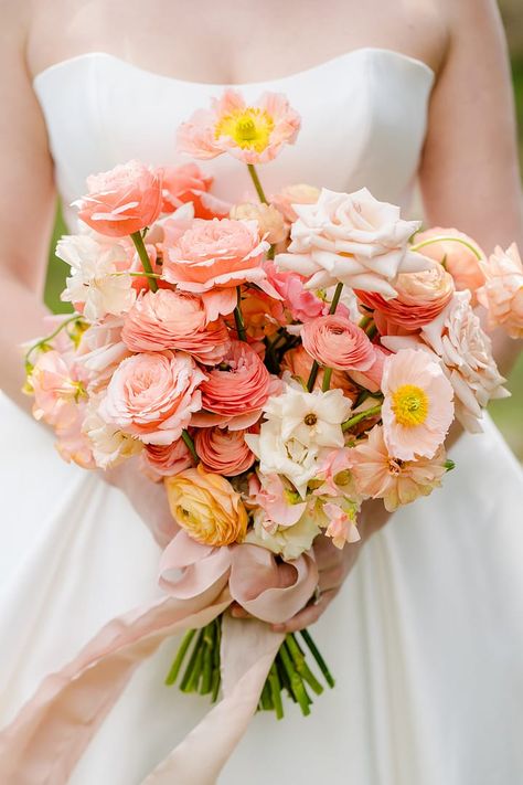 Peach Bridesmaid Bouquet, Bridal Bouquets Summer, Peach And Pink Wedding, Peach Wedding Theme, Floral Bouquet Wedding, Color Scheme Inspiration, Winter Bridal Bouquets, Peach Bridesmaid, Bridal Bouquet Summer