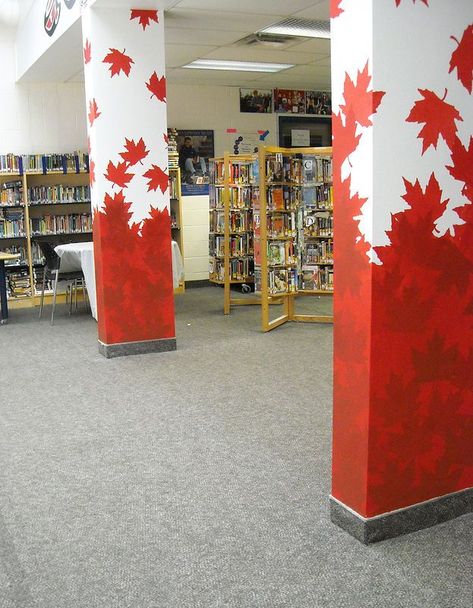 painted pillars - Google Search Office Pillar Design, Pillar Painting Ideas, Pillar Painting, Column Interior Design, Column Interior, Asian Paint Design, Columns Interior, Office Wall Colors, Pillar Decorations