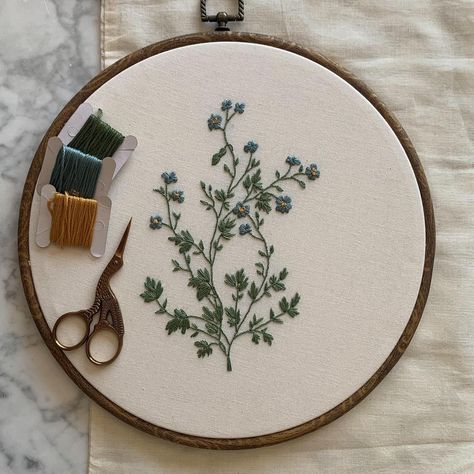 My forget me not pattern (link in bio) is great for beginner or intermediate stitchers. The stitches are simple: *Satin stitch *French knot *Whipped back stitch If you’re new to embroidery, these are great foundational stitches to learn, and if you already use these stitches, you’ll enjoy using them in a new way! . . . #embroidered #embroidery #modernembroidery #handembroidery #handembroidered #damngoodstitches #dmcembroidery #botanicalembroidery #floralart #floralembroidery #embroidersof... Embroidery Beginner Pattern, Baby Embroidery Ideas, Forget Me Not Embroidery, Embroidery Projects Ideas, Beginner Embroidery Patterns, Whipped Back Stitch, Whipped Stitch, French Knots Embroidery, Embroidery Beginner