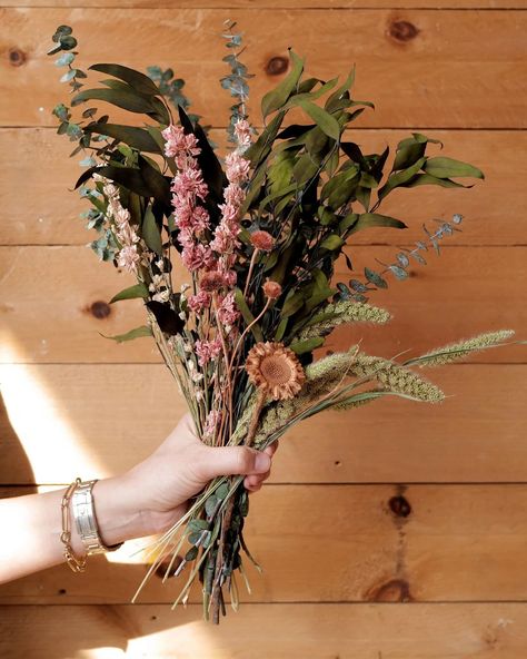 Handcrafted Spring Wreaths & Botanicals 🌿🌸 #slowroads Meadow Bouquet, Willow Eucalyptus, Dried Botanicals, Wild Meadow, Pine Cone Candles, Flowers Color, How To Make Rope, Vase Fillers, Dried Floral