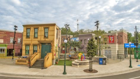 Interactive Sesame Street neighborhood now open in Florida Street Lamp Post, Sesame Street Toys, Learning Writing, Elmo Cake, Seaworld Orlando, Flower Tower, Sesame Street Party, Street House, Place To Live